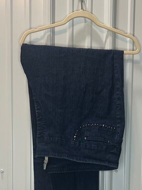 Denim jeans with Jules around the front pockets